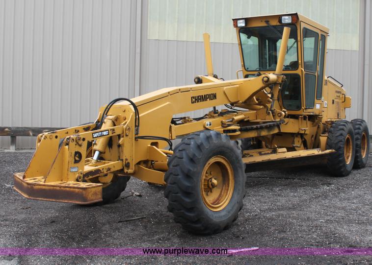 image for item D7672 1996 Champion 710A motor grader