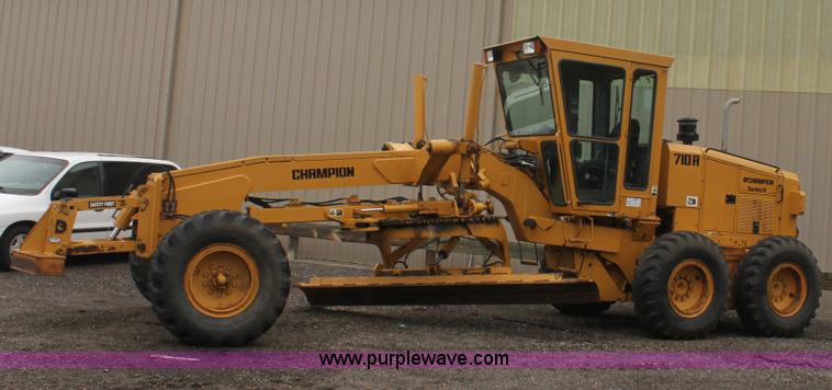 image for item D7672 1996 Champion 710A motor grader