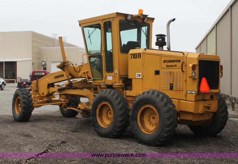 image for item D7672 1996 Champion 710A motor grader