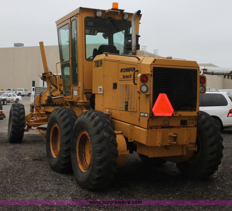 image for item D7672 1996 Champion 710A motor grader