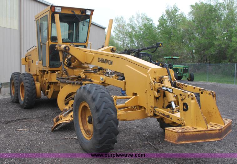 image for item D7672 1996 Champion 710A motor grader