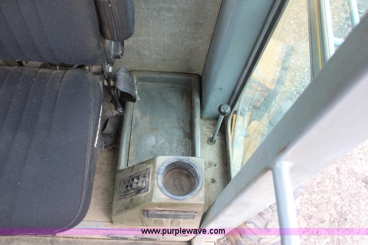 image for item D7672 1996 Champion 710A motor grader