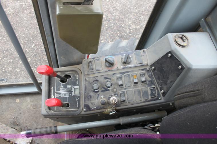 image for item D7672 1996 Champion 710A motor grader