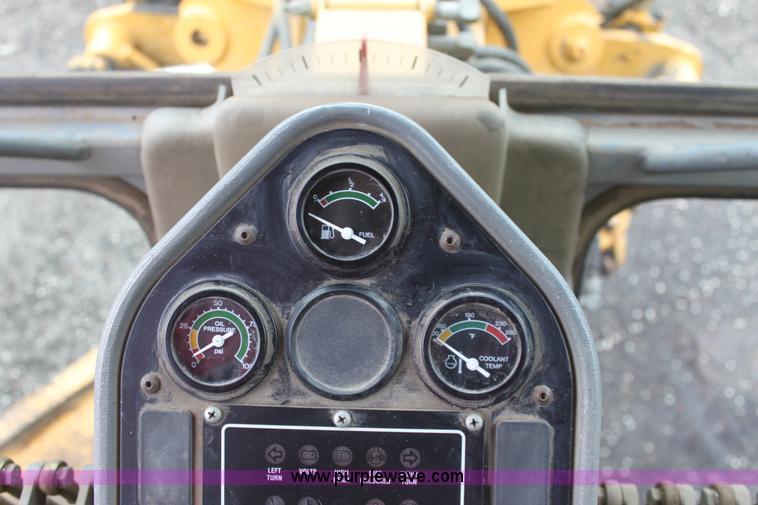 image for item D7672 1996 Champion 710A motor grader