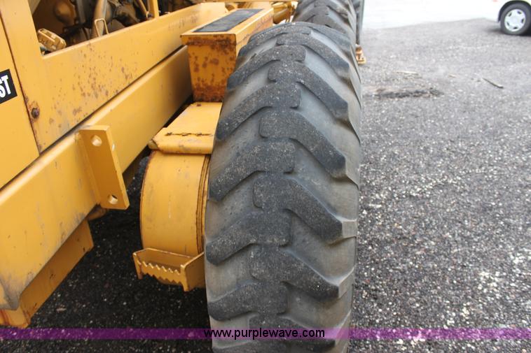 image for item D7672 1996 Champion 710A motor grader