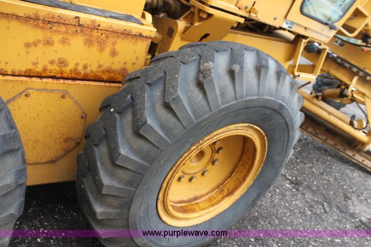 image for item D7672 1996 Champion 710A motor grader