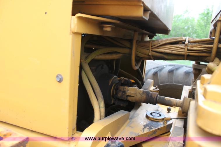 image for item D7672 1996 Champion 710A motor grader