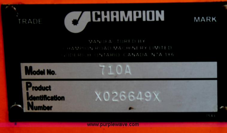 image for item D7672 1996 Champion 710A motor grader