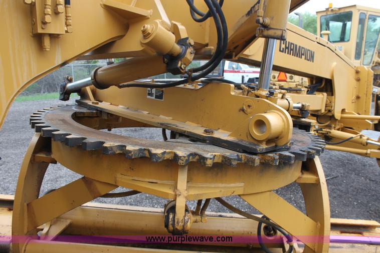 image for item D7672 1996 Champion 710A motor grader