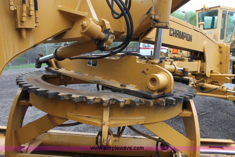 image for item D7672 1996 Champion 710A motor grader