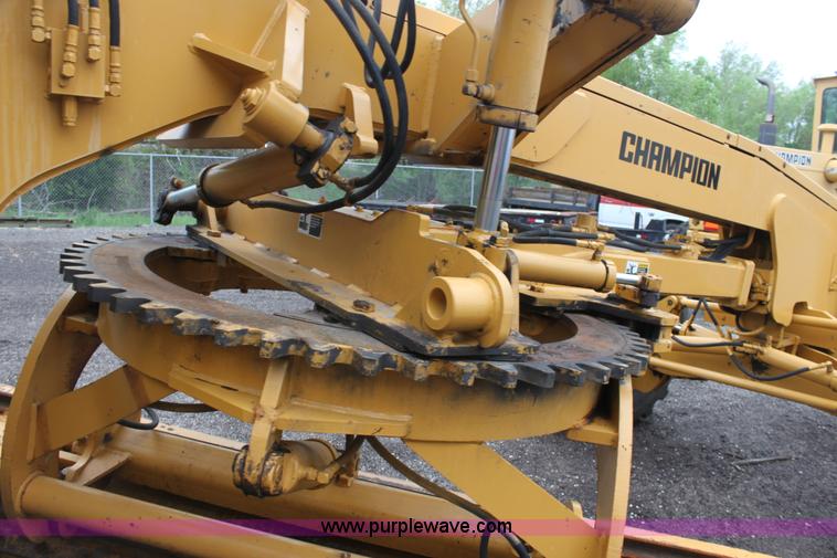 image for item D7672 1996 Champion 710A motor grader