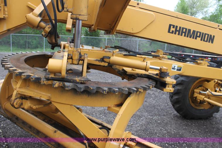 image for item D7672 1996 Champion 710A motor grader