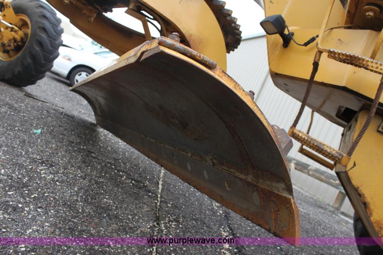 image for item D7672 1996 Champion 710A motor grader