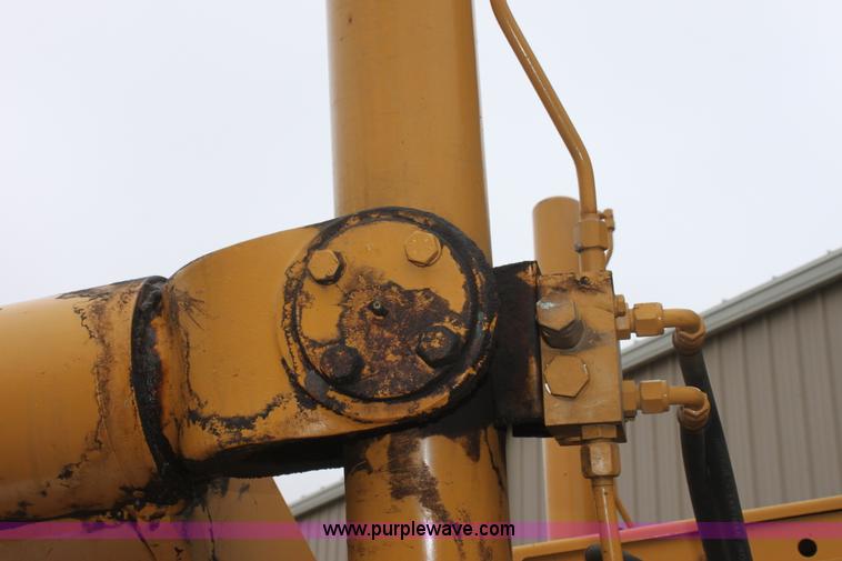 image for item D7672 1996 Champion 710A motor grader