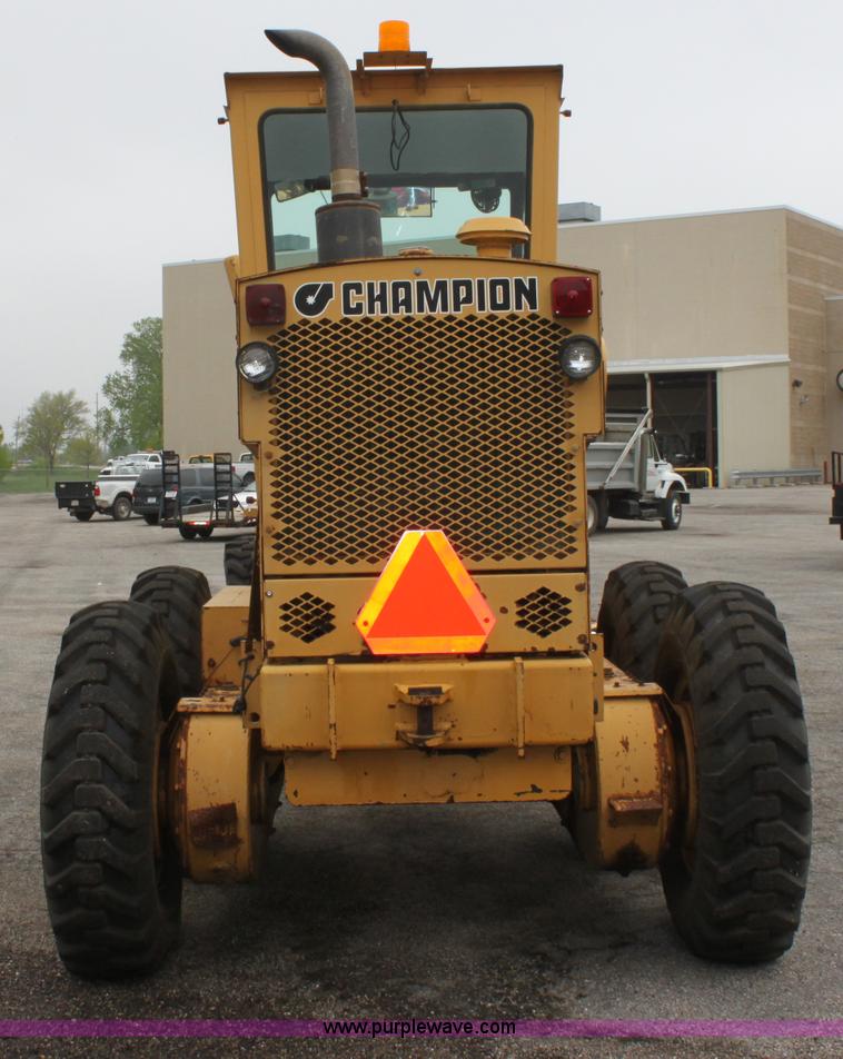 image for item D7673 1987 Champion 710 motor grader