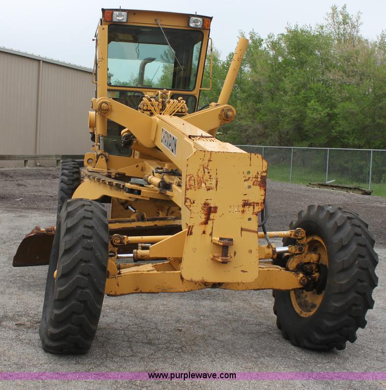 image for item D7673 1987 Champion 710 motor grader