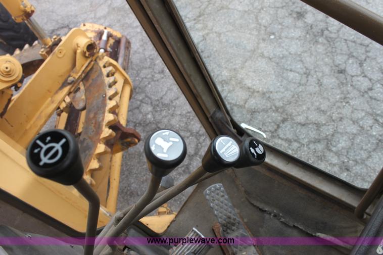 image for item D7673 1987 Champion 710 motor grader