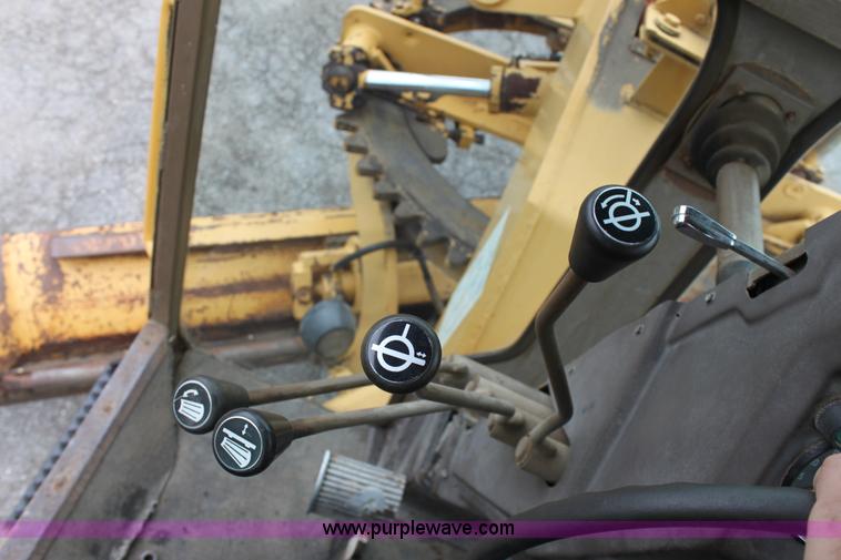 image for item D7673 1987 Champion 710 motor grader