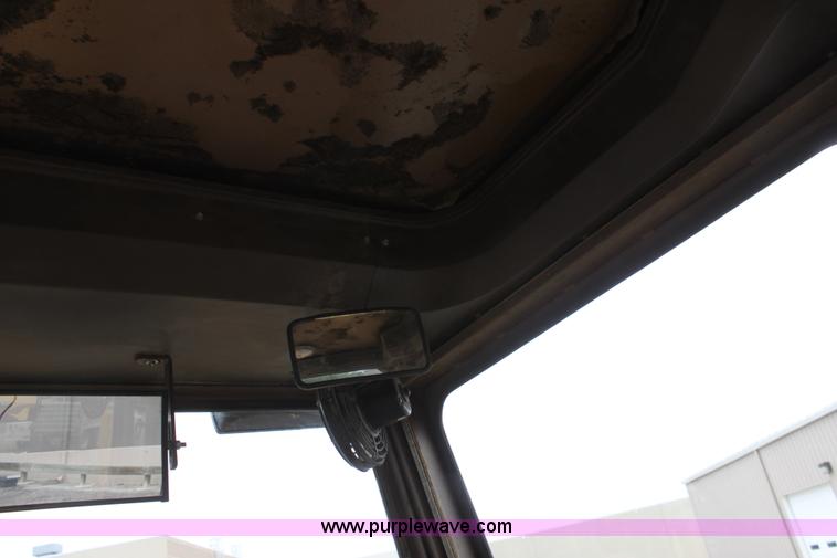 image for item D7673 1987 Champion 710 motor grader