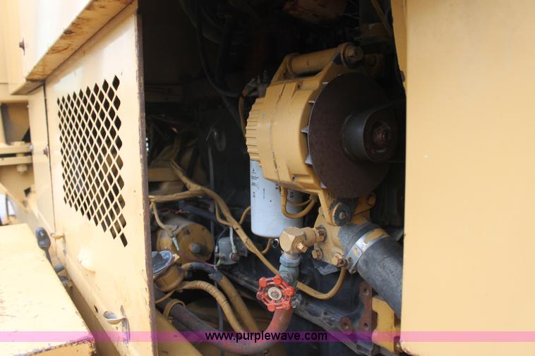 image for item D7673 1987 Champion 710 motor grader