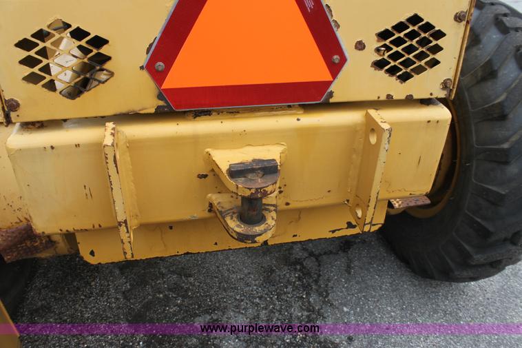 image for item D7673 1987 Champion 710 motor grader