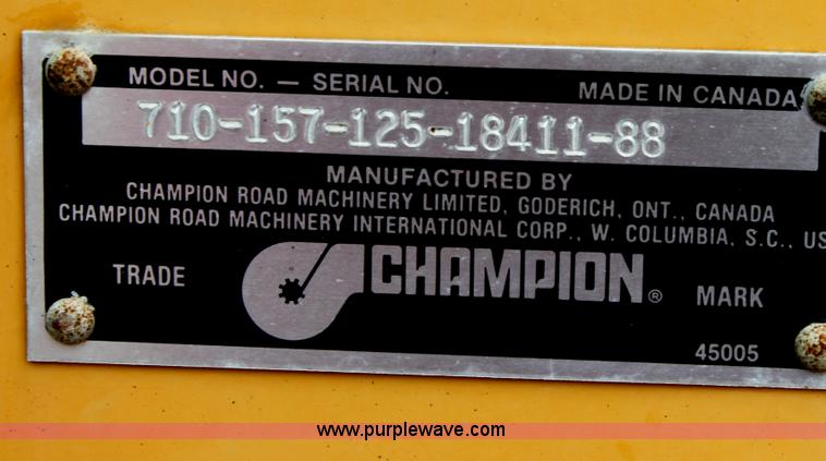 image for item D7673 1987 Champion 710 motor grader