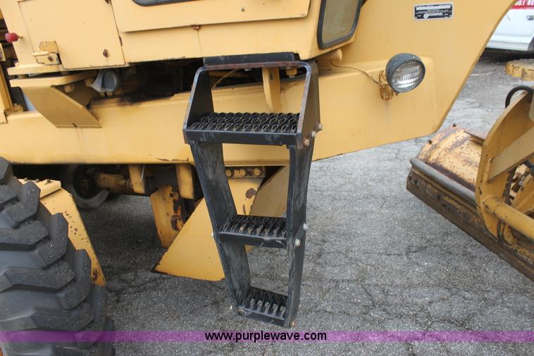 image for item D7673 1987 Champion 710 motor grader