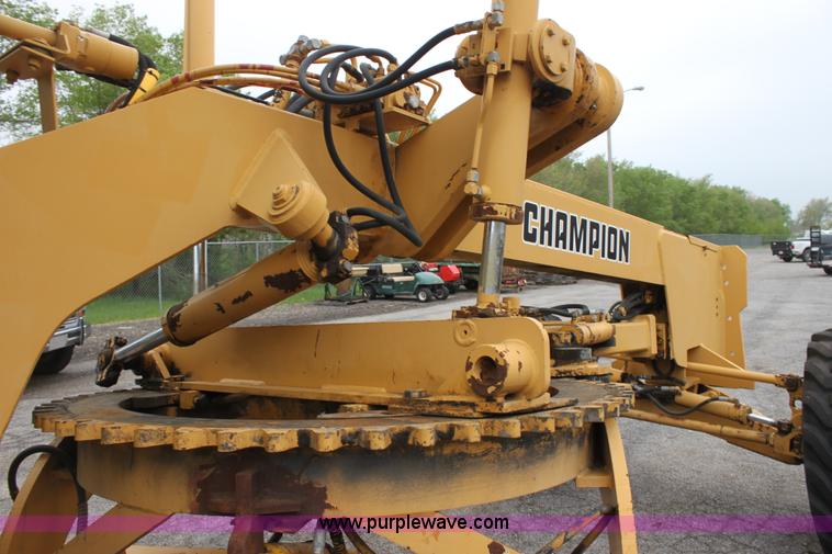 image for item D7673 1987 Champion 710 motor grader