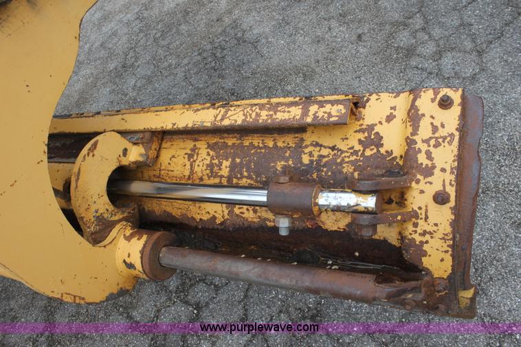 image for item D7673 1987 Champion 710 motor grader