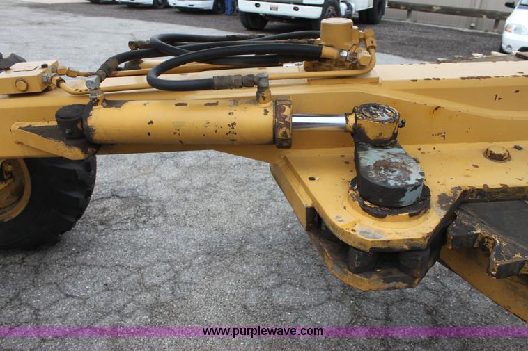 image for item D7673 1987 Champion 710 motor grader