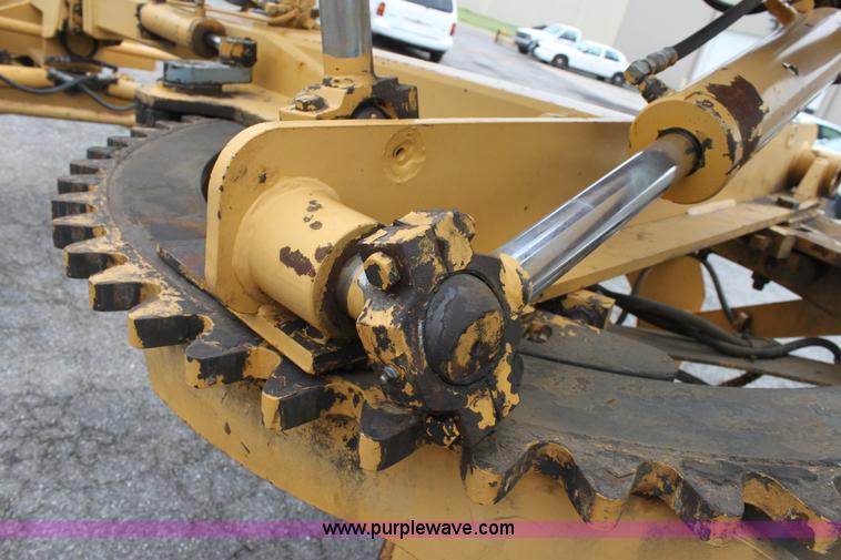 image for item D7673 1987 Champion 710 motor grader