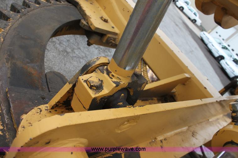 image for item D7673 1987 Champion 710 motor grader