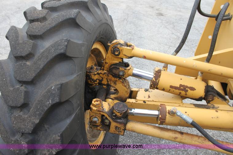 image for item D7673 1987 Champion 710 motor grader