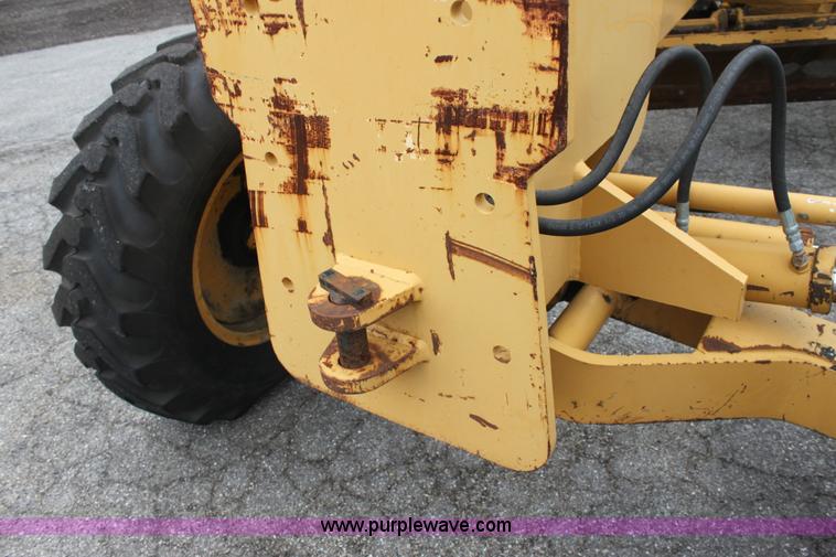 image for item D7673 1987 Champion 710 motor grader