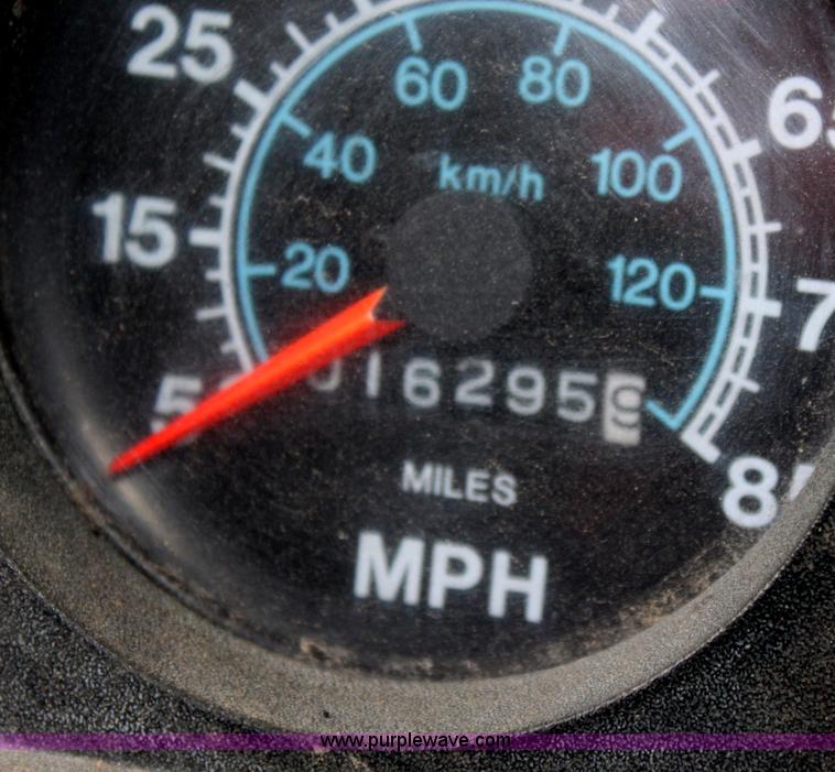 image for item D7675 1987 International 1954 derrick digger truck