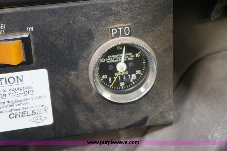 image for item D7675 1987 International 1954 derrick digger truck