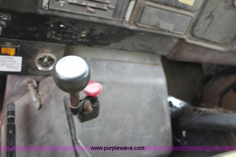 image for item D7675 1987 International 1954 derrick digger truck