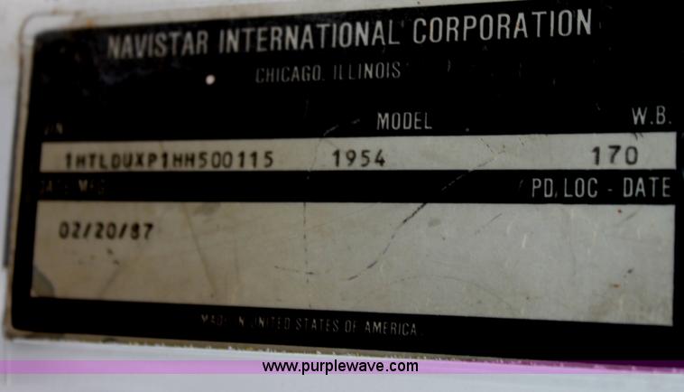 image for item D7675 1987 International 1954 derrick digger truck