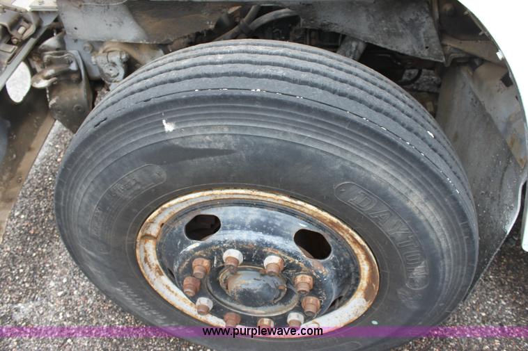 image for item D7675 1987 International 1954 derrick digger truck