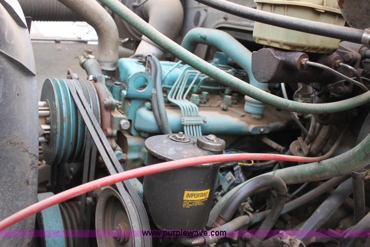 image for item D7675 1987 International 1954 derrick digger truck