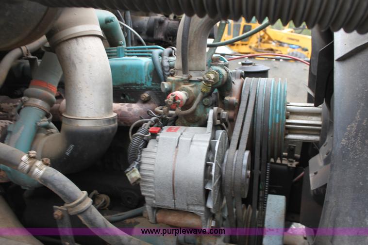 image for item D7675 1987 International 1954 derrick digger truck