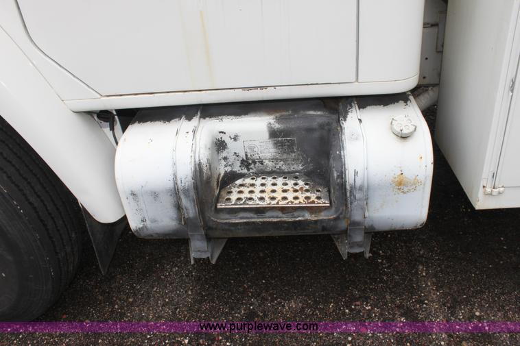 image for item D7675 1987 International 1954 derrick digger truck