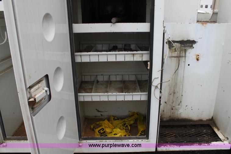 image for item D7675 1987 International 1954 derrick digger truck