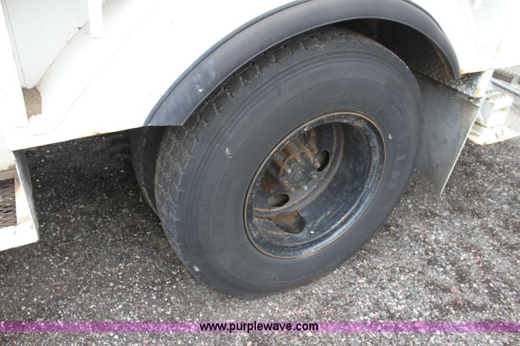 image for item D7675 1987 International 1954 derrick digger truck