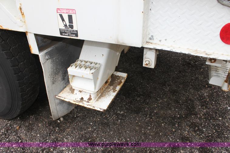 image for item D7675 1987 International 1954 derrick digger truck