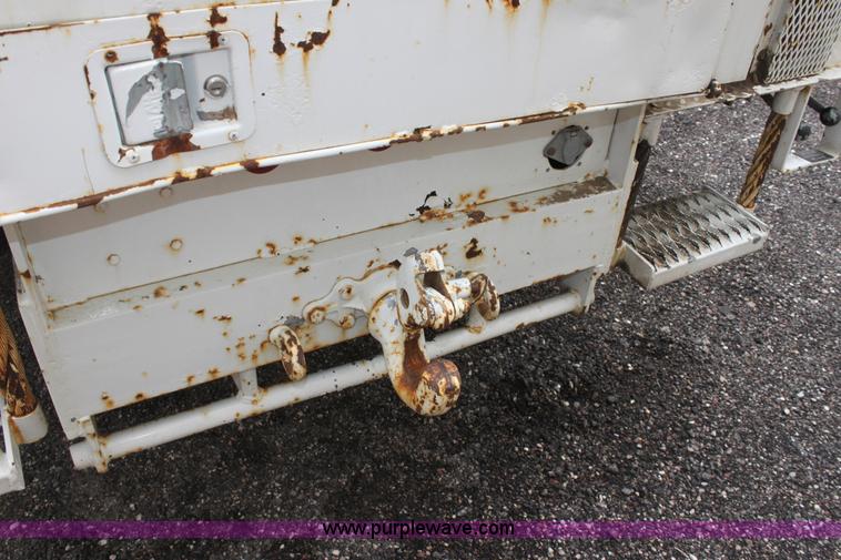 image for item D7675 1987 International 1954 derrick digger truck