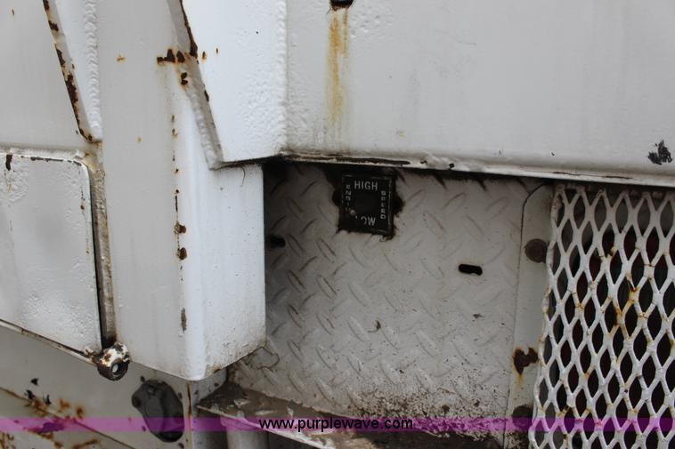 image for item D7675 1987 International 1954 derrick digger truck