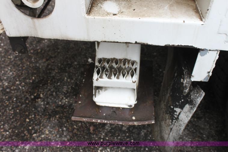 image for item D7675 1987 International 1954 derrick digger truck