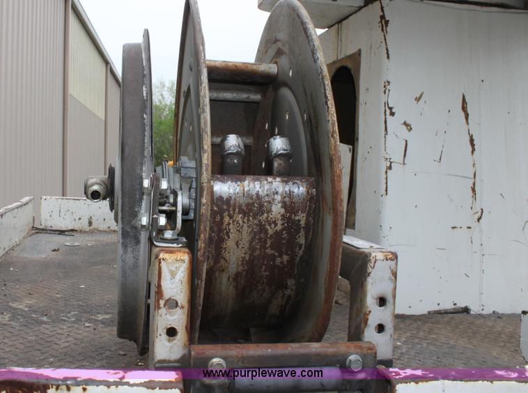 image for item D7675 1987 International 1954 derrick digger truck