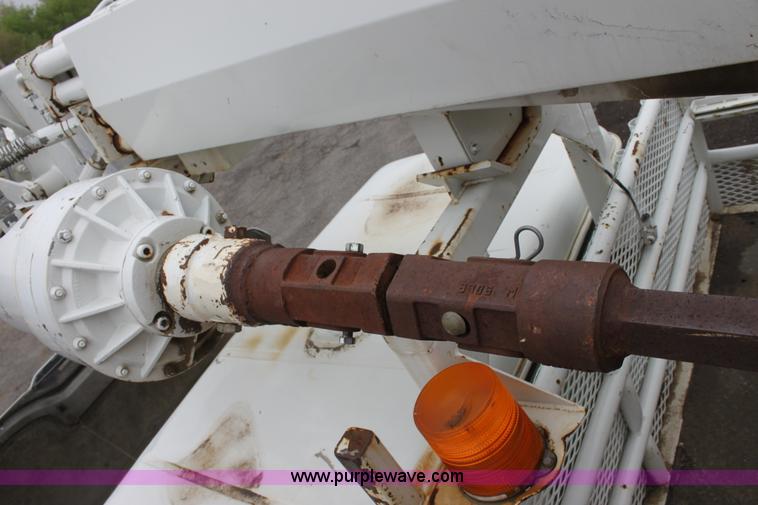 image for item D7675 1987 International 1954 derrick digger truck